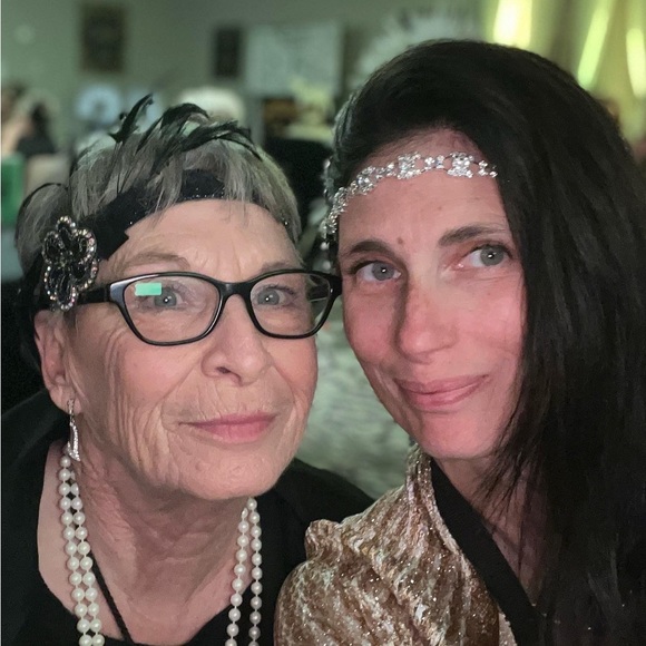 Meet your Posher, Amanda - Picture 1 of 2